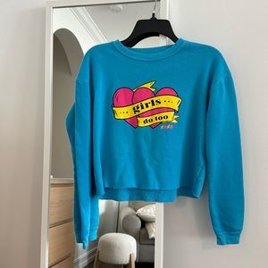 Sweat-shirt size youth x-large, or fits like a small crop style